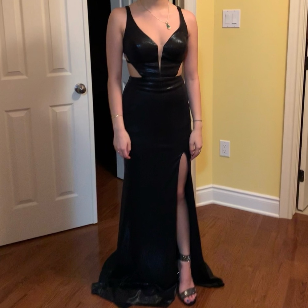 Ellie Wilde Elegant Black Sleeveless Dress